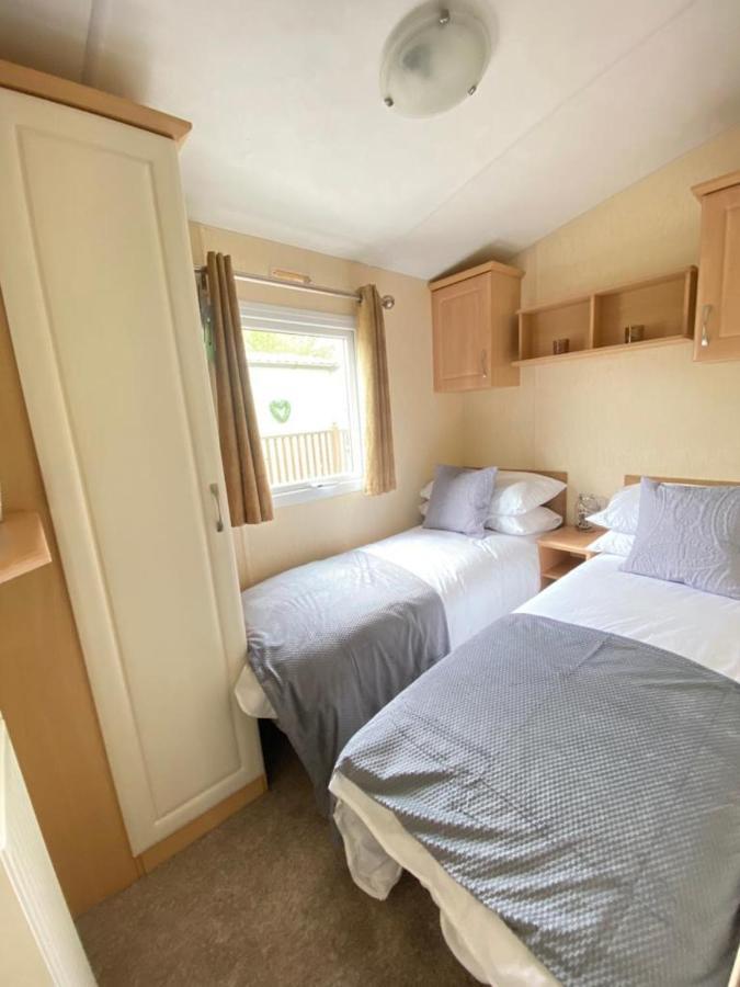 Mamacecilas Hotel Morecambe Bagian luar foto
